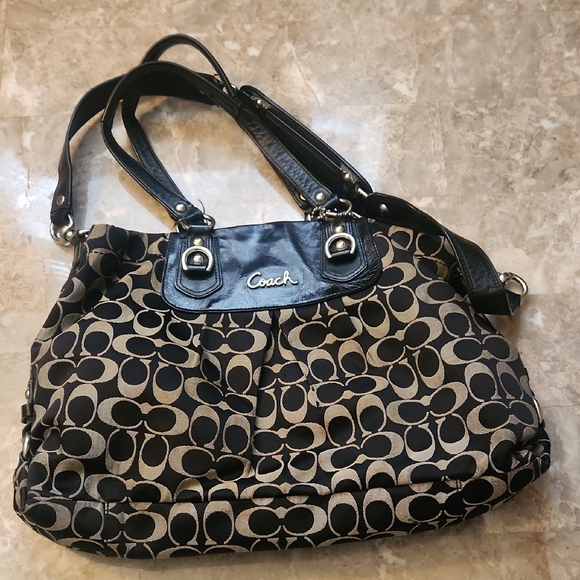 Coach Handbags - Coach Vintage Signature Black and Tan Shoulder Bag